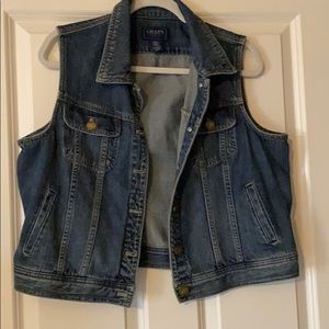 Sleeveless Jean jacket